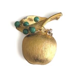 Vintage Hattie Carnegie Apple Brooch Gold Tone Jade Figural Pin Unsigned 1960s
